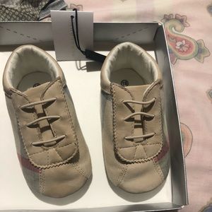 Baby Burberry size 19(3.5 US)